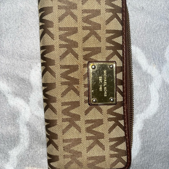 Michael Kors wallet in good condition - Picture 3 of 5